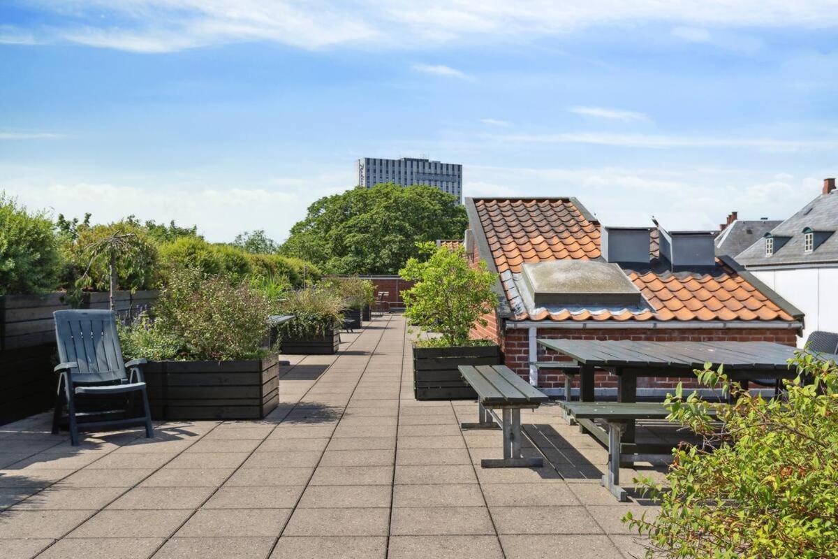 First Row Apartment With Balcony To The Ramparts โคเปนเฮเกน ภายนอก รูปภาพ